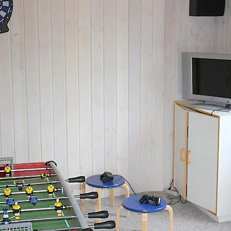 8 Person In Blavand *