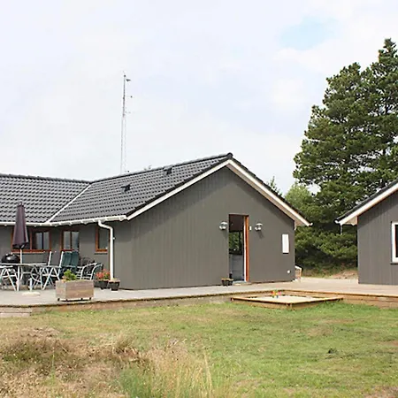 8 Person In Blavand *